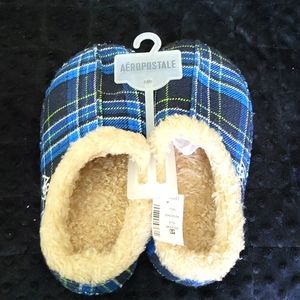 AEROPOSTALE Navy Plaid faux sherpa Houseshoes Unisex 8/9